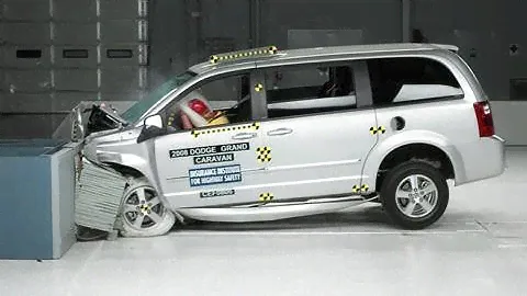 2008 Dodge Grand Caravan moderate overlap IIHS crash test