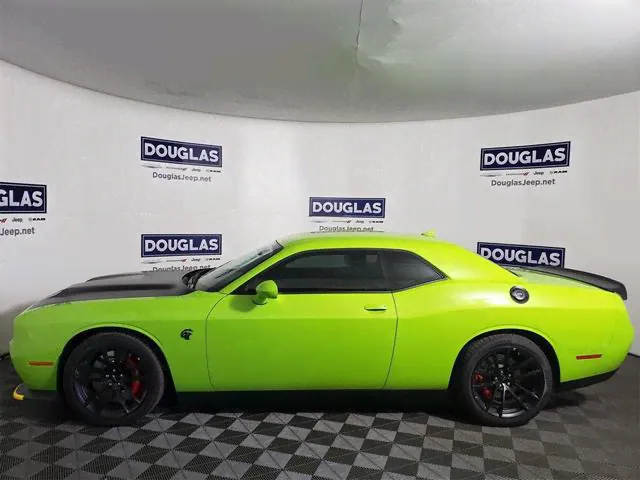 Dodge Challenger SRT Hellcat-1