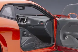 Масштабная модель Dodge Challenger SRT Hellcat Widebody - 2018 оранжевый с черными полосками лучшая цена!