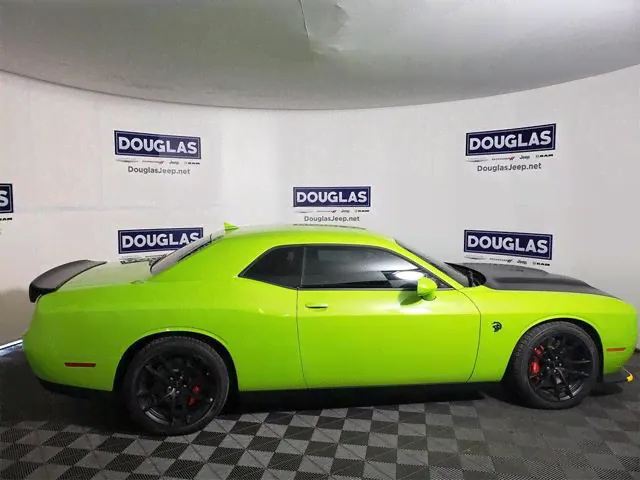 Dodge Challenger SRT Hellcat-0